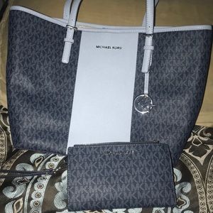 MK bag w’ matching wristlet
